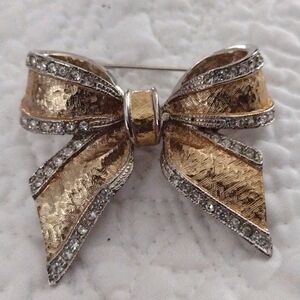 JKL Like Stunning Shimmery Champagne Gold & Paved Rhinestone Bow Brooch